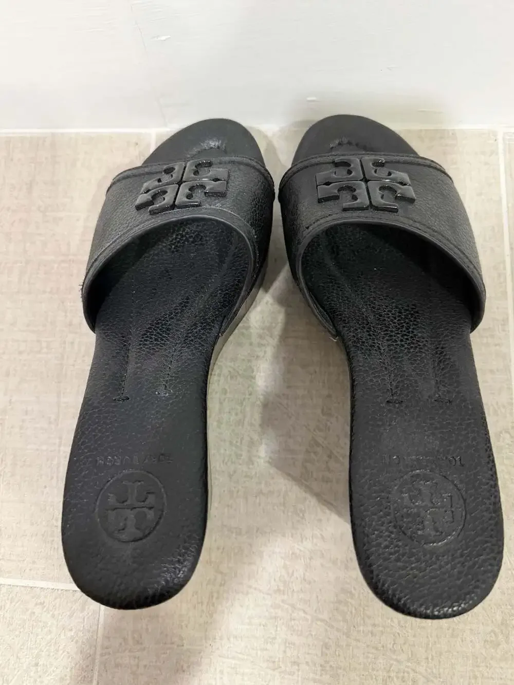 Tory Burch Lowell 80MM Tumbled Leather Wedge Platform Slide Sandals in Black - Picture 2 of 6